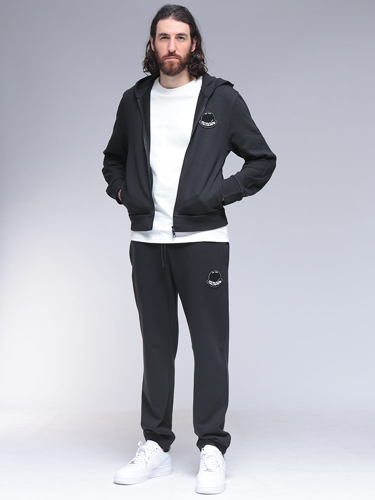 MONCLER（モンクレール） エンボスロゴパッチ フルジップ パーカー