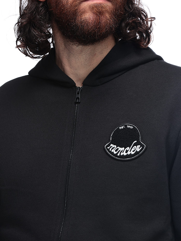 MONCLER（モンクレール） エンボスロゴパッチ フルジップ パーカー
