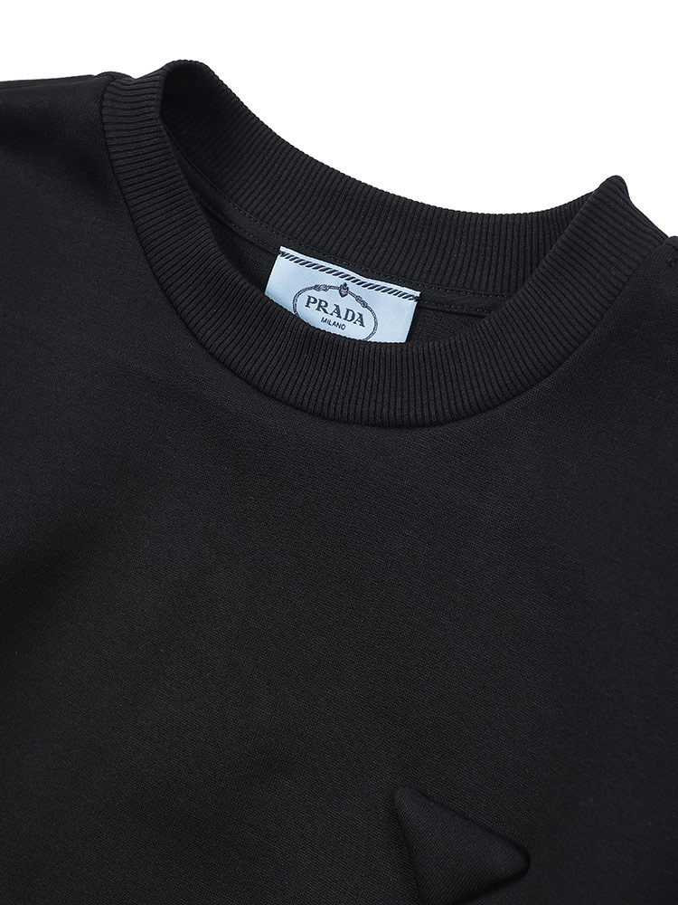 PRADA（プラダ） 立体ロゴ サイドジッパー ポケット付き ショート丈