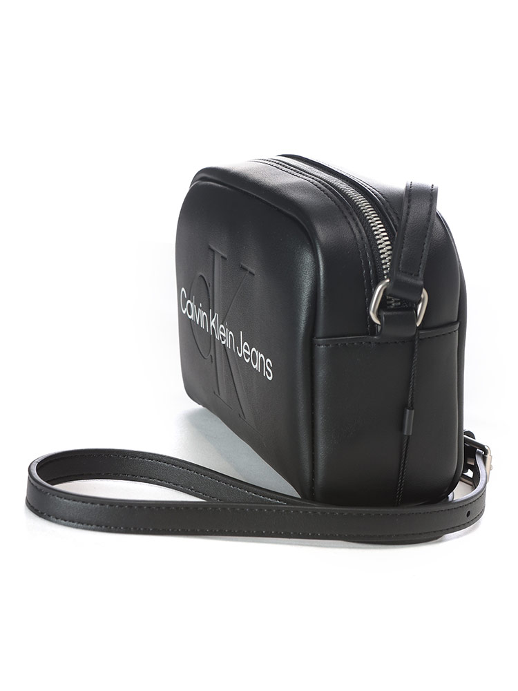 美品✨ カルバンクライン ショルダーバッグ オールレザー ロゴ型押し ブラック ck Calvin Klein P5 カルバンクライン ショルダーバッグ メンズ