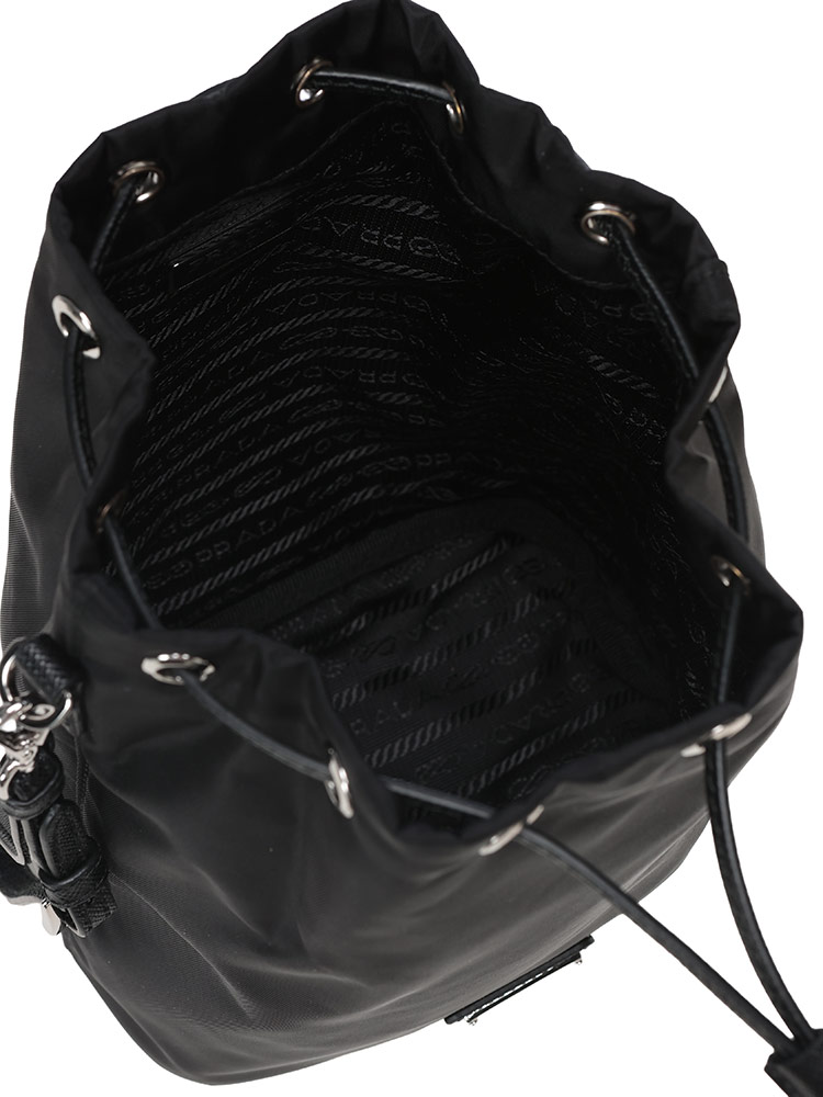 PRADA RE-NYLON ミニポーチ トライアングルロゴ 早い者勝ち❗️ PRADA - プラダ PRADA ポーチ Re-Nylon トライアングルロゴ リナイロン