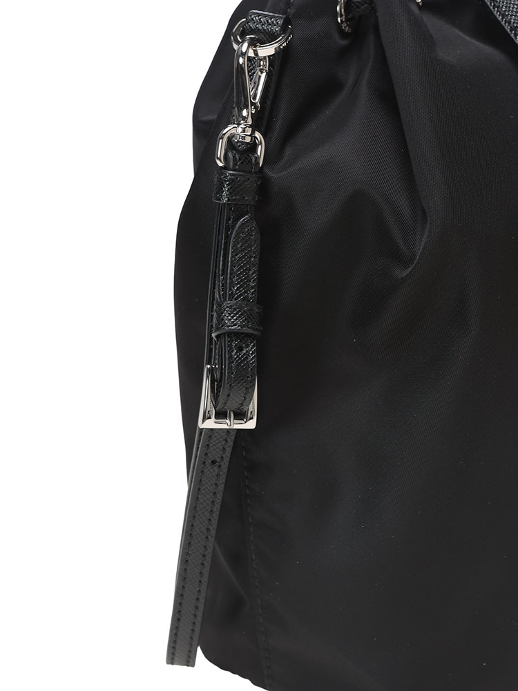 PRADA RE-NYLON ミニポーチ トライアングルロゴ 早い者勝ち❗️ Prada トライアングルロゴ ポーチ | ブラック | FARFETCH JP