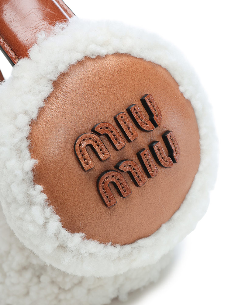 miu miu（ミュウミュウ） イヤーマフ レディース ロゴ レザー ボア