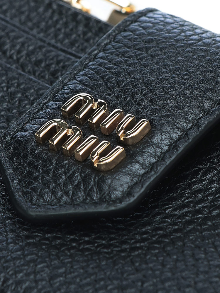 ミュウミュウ　レザーケース【美品】 miu miu（ミュウミュウ） ウォレット レディース ロゴ シボレザー ミニ