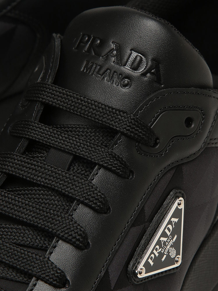 PRADA（プラダ） スニーカーメンズ ロゴ トライアングルロゴ プレート