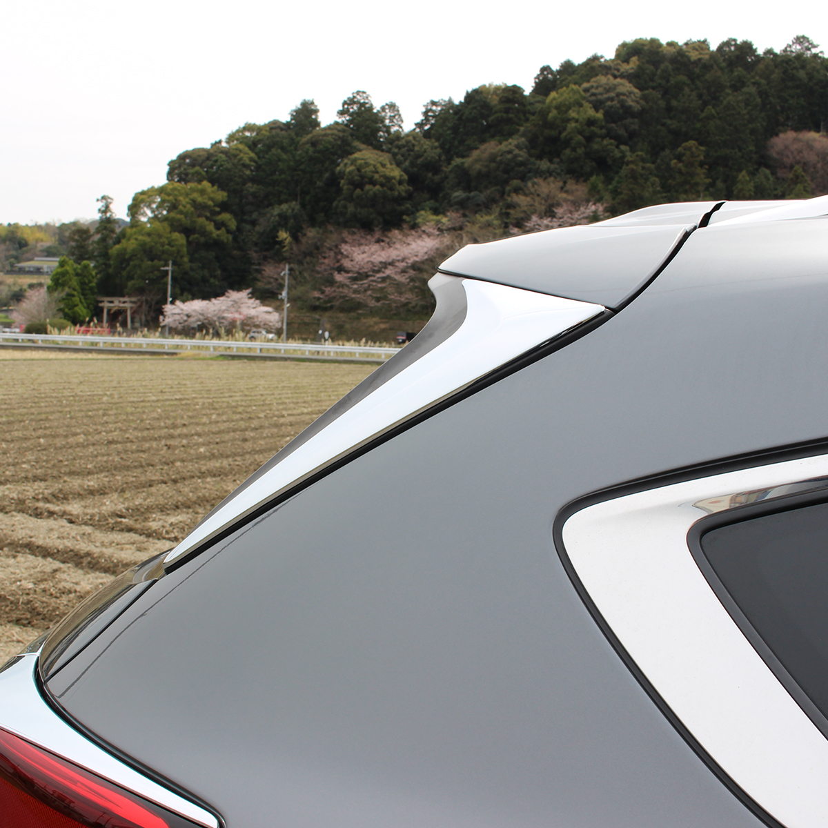 マツダ　CX-8　リアウィンドウトリム