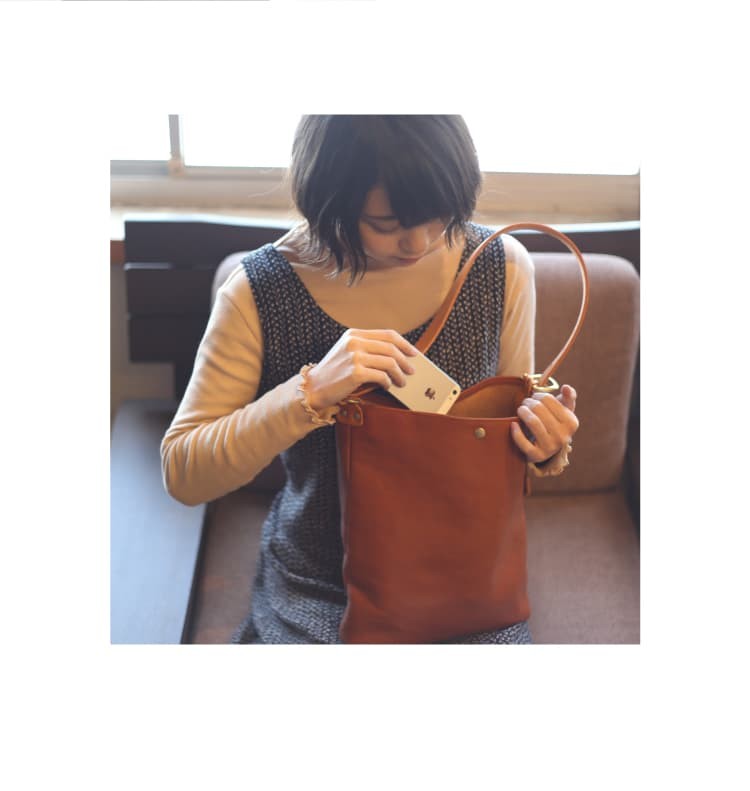 TIDEWAY 本革 ショルダーバッグ CRUMPLE HALF : ZIPPER Muffin TIDEWAY 本革 ショルダーバッグ CRUMPLE HALF : ZIPPER Muffin